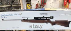 Fusil à air comprimé/pistolet à plomb Beeman Sportsman RS2 de calibre 0.177, avec une superbe crosse en bois et un viseur.