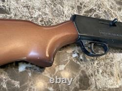 Fusil à air comprimé vintage rare Crosman modèle 1. Calibre .22 testé, impact fort.