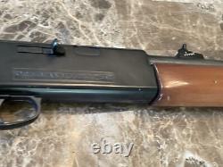 Fusil à air comprimé vintage rare Crosman modèle 1. Calibre .22 testé, impact fort.