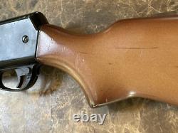 Fusil à air comprimé vintage rare Crosman modèle 1. Calibre .22 testé, impact fort.