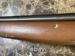 Fusil à air comprimé vintage rare Crosman modèle 1. Calibre .22 testé, impact fort.