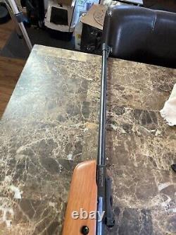 Fusil à plomb Crosman Storm XT 177 Cal 1200FPS avec lunette Gamo 22 tire FORT.