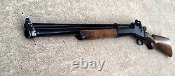 Fusil à plombs de calibre .22 Crosman 101 à pompe pneumatique précoce.
