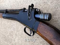 Fusil à plombs de calibre .22 Crosman 101 à pompe pneumatique précoce.