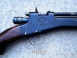Fusil à plombs de calibre .22 Crosman 101 à pompe pneumatique précoce.