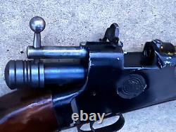Fusil à plombs de calibre .22 Crosman 101 à pompe pneumatique précoce.