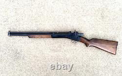 Fusil à plombs de calibre .22 Crosman 101 à pompe pneumatique précoce.