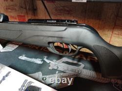 GAMO Swarm Whisper 10x. 177 Calibre Carabine à air à canon cassant avec lunette et plombs (B50)