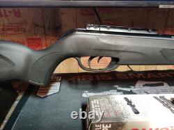 GAMO Swarm Whisper 10x. 177 Calibre Carabine à air à canon cassant avec lunette et plombs (B50)