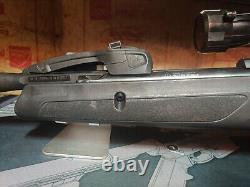Gamo Swarm Whisper. Carabine à air multishot calibre .177 avec lunette et chargeur (R1)
