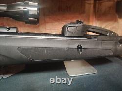 Gamo Swarm Whisper. Carabine à air multishot calibre .177 avec lunette et chargeur (R1)