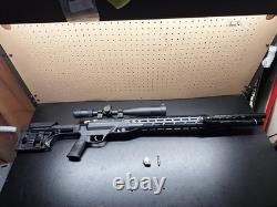 Snowpeak M25 personnalisé calibre 22 dans un châssis Benjamin Armada 60 fpe