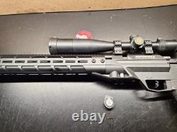 Snowpeak M25 personnalisé calibre 22 dans un châssis Benjamin Armada 60 fpe