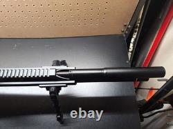 Snowpeak M25 personnalisé calibre 22 dans un châssis Benjamin Armada 60 fpe