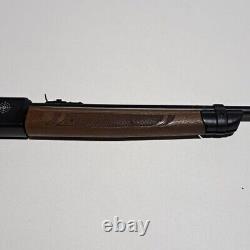 Superbe fusil à air comprimé Crosman Model 2200 Magnum de calibre .22 vintage.