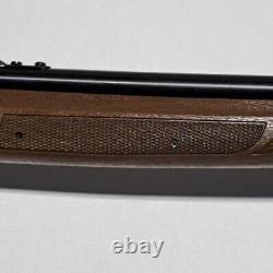 Superbe fusil à air comprimé Crosman Model 2200 Magnum de calibre .22 vintage.
