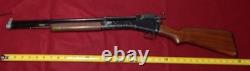 Très bon carabine à air comprimé Crosman Model 102, calibre 22, à répétition à levier, reconditionnée.