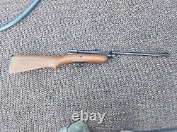 VTG Crosman modèle 180 Carabine à plombs CO2. 1956-62 Sécurité à verrouillage transversal