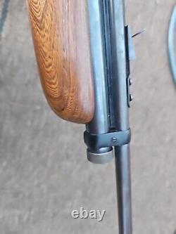 VTG Crosman modèle 180 Carabine à plombs CO2. 1956-62 Sécurité à verrouillage transversal