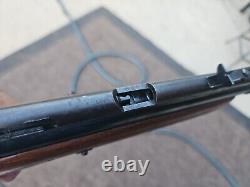 VTG Crosman modèle 180 Carabine à plombs CO2. 1956-62 Sécurité à verrouillage transversal