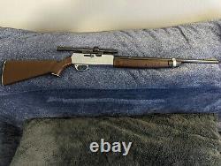 Vintage Chrome Crosman 2200 Magnum. 22 Cal Air Rifle. Dans Les Années 1970